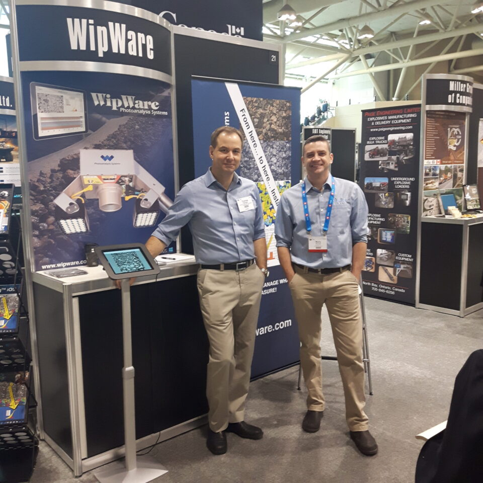 PDAC 2018Thomas et Marty debout au stand WipWare